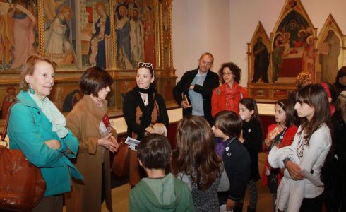 Arte e musica insieme per insegnare ai bambini che i linguaggi utilizzati da pittori e compositori possono essere compresi da tutti. Anche dai più piccoli.