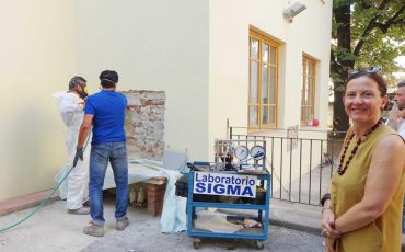 Edilizia scolastica, sopralluogo della vicesindaca Giachi alle prove antisismiche nel cantiere della scuola Agnesi