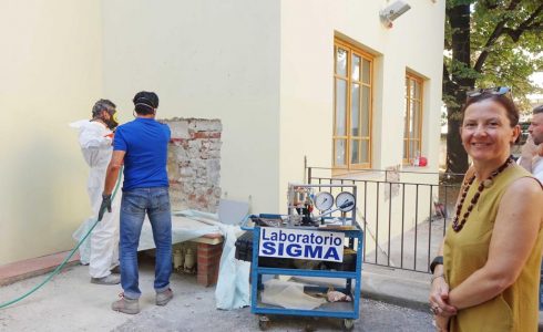 Edilizia scolastica, sopralluogo della vicesindaca Giachi alle prove antisismiche nel cantiere della scuola Agnesi