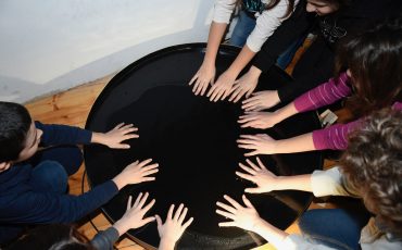 L’arte ‘prende casa’ nelle scuole: le aule (non utilizzate) diventano atelier con laboratori gratuiti per i ragazzi