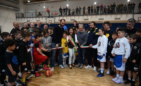 Scuola, inaugurata la palestra della Dino Compagni