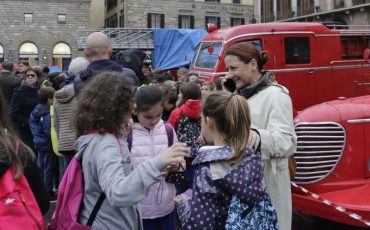 I vigili del fuoco commemorano il 50° anniversario dell’alluvione