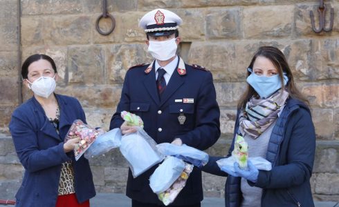 Coronavirus: l’Associazione Borgogni regala mascherine alla polizia municipale
